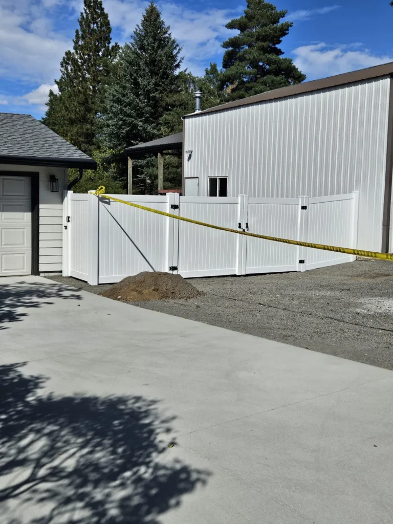 Vinyl fence & wide access gate